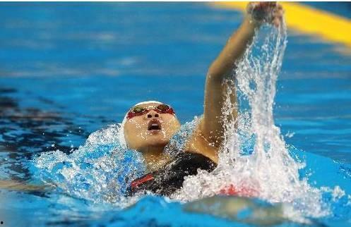 成人如何仰泳锻炼视频,轻松掌握水上优雅泳姿