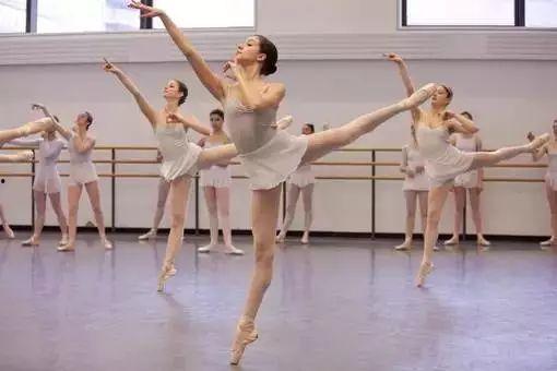 单色舞蹈成人踩胯视频,成人踩胯技巧揭秘